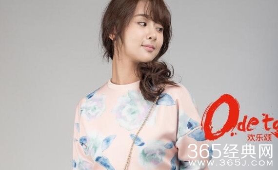 欢乐颂2邱莹莹等电梯时唱的是什么歌 欢乐颂2邱莹莹等电梯时唱歌名是什么