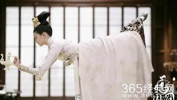 《凤囚凰》杀青 关晓彤宋威龙等搞怪出镜