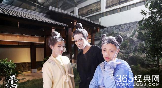 《凤囚凰》杀青 关晓彤宋威龙等搞怪出镜