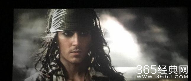 加勒比海盗5年轻船长是谁扮演的呢 加勒比海盗年轻船长是德普本人吗