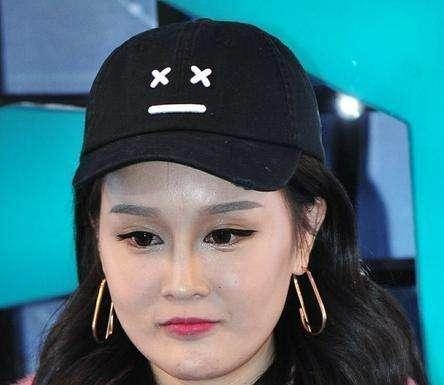 专注社会路线，赵本山女儿赵一涵一张照片亮瞎路人