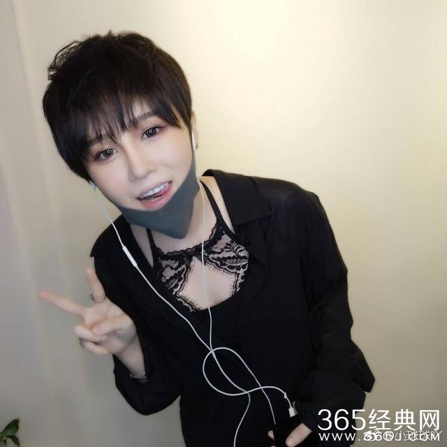 专注社会路线，赵本山女儿赵一涵一张照片亮瞎路人