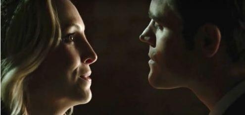 吸血鬼日记：斯特凡卡洛琳新婚之夜被删片段是什么 吸血鬼日记：斯特凡卡洛琳新婚之夜被删片段曝光