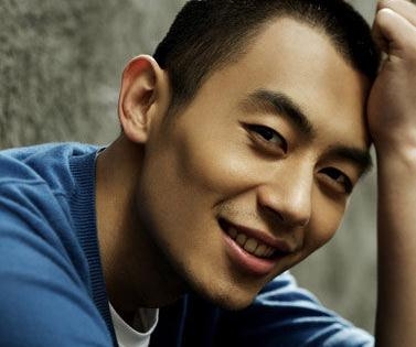 建军大业周恩来是谁演的 朱亚文个人资料介绍