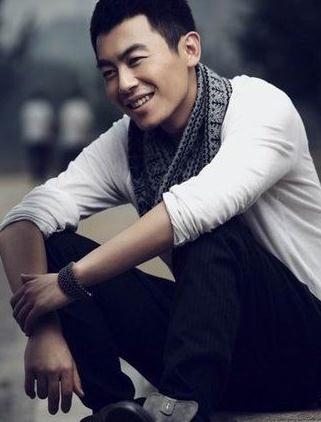 建军大业周恩来是谁演的 朱亚文个人资料介绍