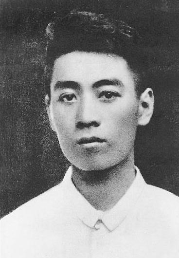 建军大业周恩来是谁演的 朱亚文个人资料介绍