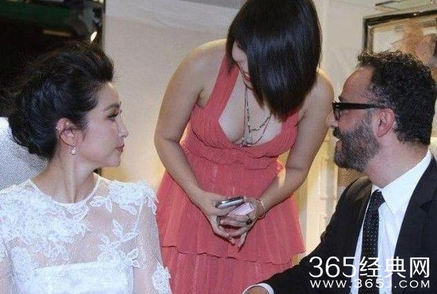 李冰冰的翻译是谁 李冰冰翻译低胸装抢镜