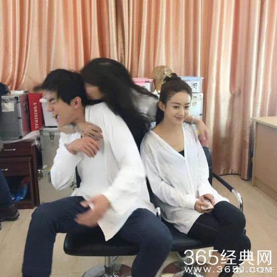 林更新合影遭强吻 林更新被谁强吻了