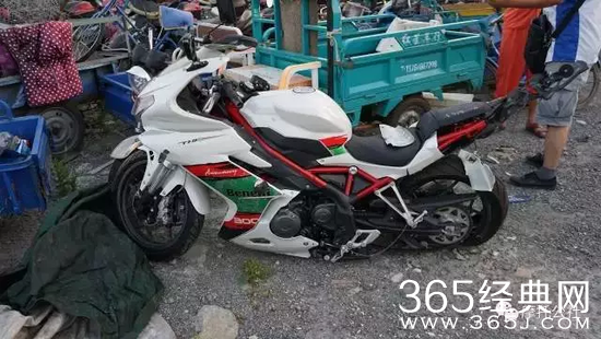 妖精女王名字资料照片 妖精女王夜间疾驰出车祸身亡