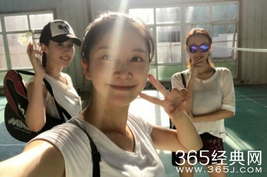 刘亦菲是哪所大学毕业的 刘亦菲去了哪所大学打羽毛球