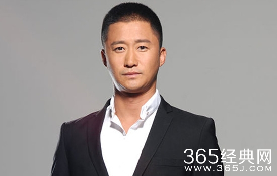 吴京左手拇指怎么回事 吴京手指少了一截吗