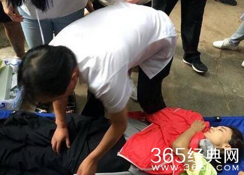 玖月奇迹王小玮爬山为什么会晕倒 玖月奇迹王小玮爬山晕倒醒了吗