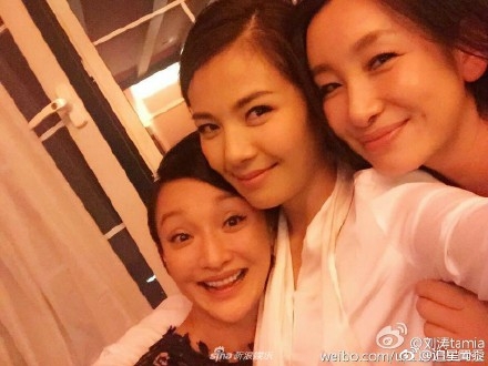 刘涛锁喉式合影是什么意思 刘涛合影为什么喜欢锁喉