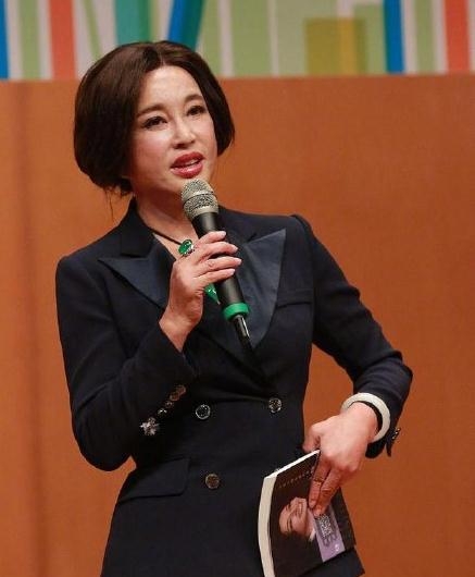 刘晓庆到底整容了没有 刘晓庆为什么不承认整容