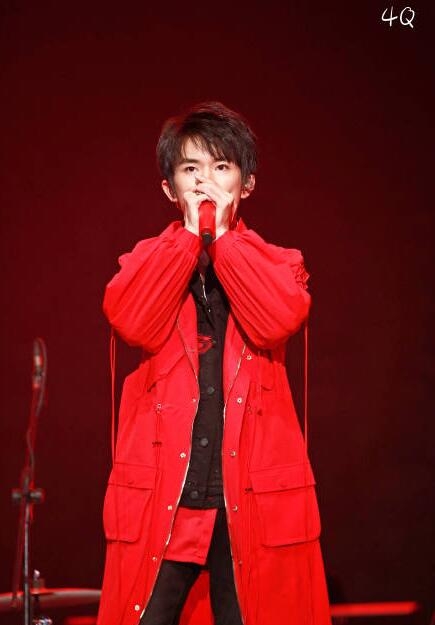 易烊千玺b-box贝斯舞蹈清唱你的爱视频在线观看