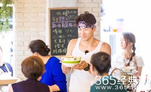 中餐厅张亮摔倒伤势怎么样 中餐厅张亮受伤会退出录制吗