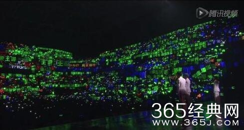 tfboys四周年演唱会主持人要求粉丝关闭灯牌却无人理是怎么回事