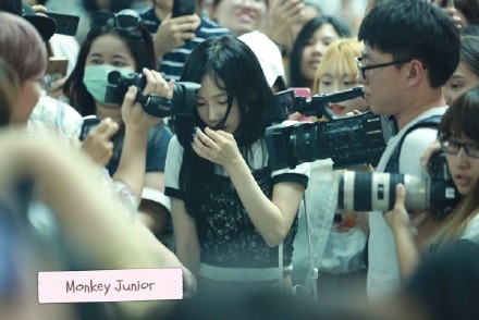 金泰妍印尼机场遭抓胸摸屁股是真的吗 金泰妍机场被猥亵摸奶视频