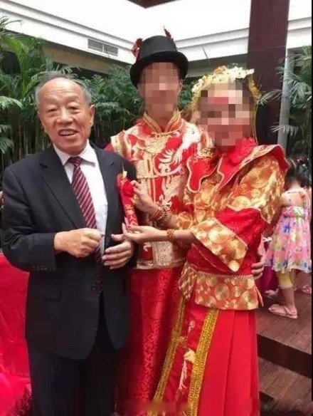 央视女主播曹晴资料照片介绍 曹晴遭美国老公虐待真相始末