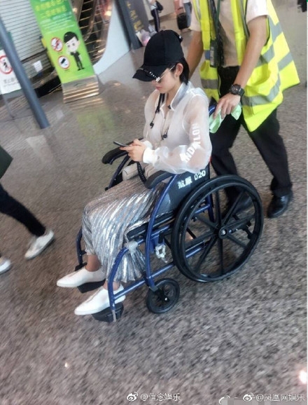 唐艺昕腿受伤了吗为什坐轮椅 唐艺昕腿哪里受伤了