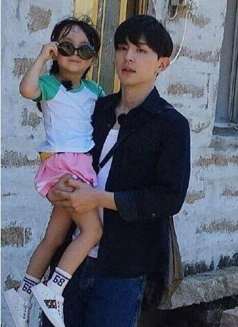 邓伦女儿小山竹是谁 小山竹家庭背景资料遭扒皮