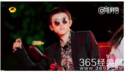 我们来了蒋欣唐艺昕三轮车上挑战广场舞神曲自由飞翔完整视频在线