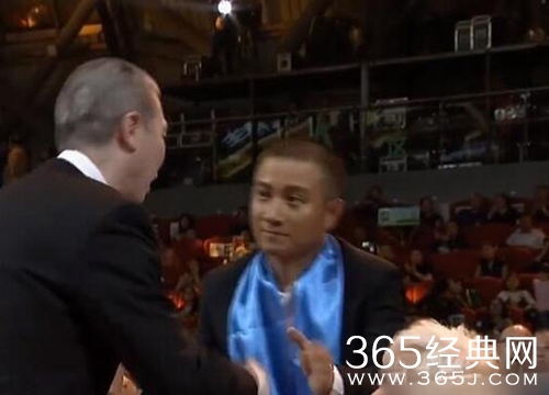 文章冯小刚关系怎么样 文章找冯小刚握手为什么被拒绝