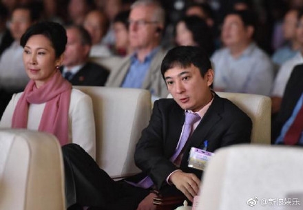 王思聪一家三口同框照片曝光 王思聪母亲是谁