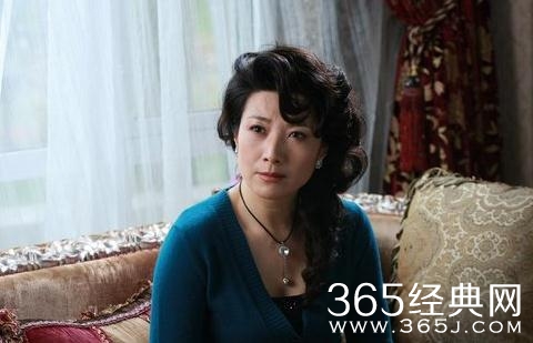 国民大生活陆露目母亲蒋妙音是谁演的 严晓频个人资料介绍