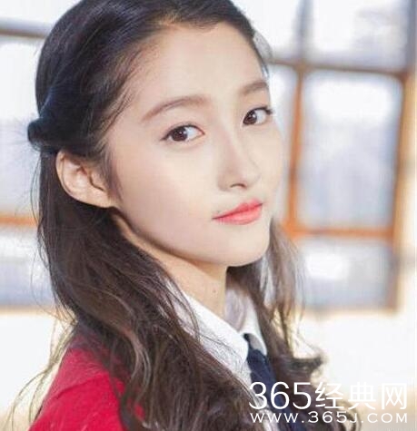 关晓彤为什么被叫做京圈格格 关晓彤家庭成员身世背景揭秘