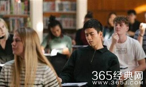 天才枪手班克听的歌叫什么 天才枪手班克醒脑歌曲介绍