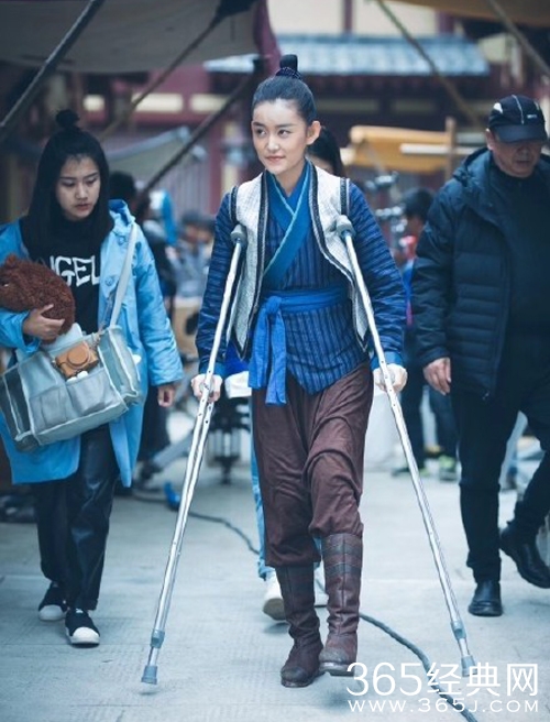 蒋依依骨裂是怎么回事 蒋依依骨裂严不严重