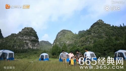 嗯哼叫住女邻居送花是怎么回事 吴尊直呼嗯哼长大后一定会很浪漫