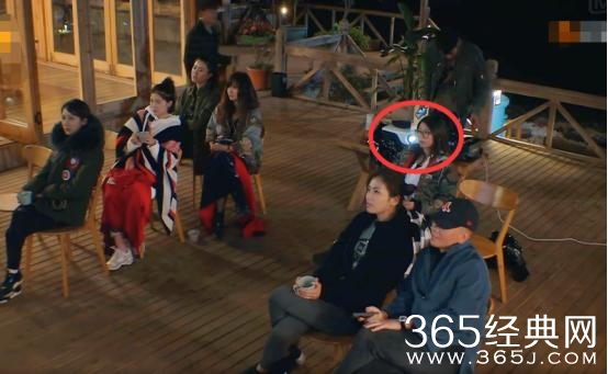 亲爱的客栈第5期求婚时大家一起看的屏幕电影是什么