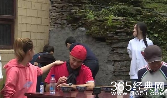 爸爸去哪儿5邓伦帮李沁洗手是哪一期 邓伦李沁在一起了吗