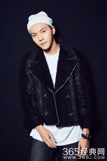 马思纯刘昊然香奈儿成都秀场同框 一起去看秀的还有她们