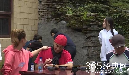 邓伦帮李沁洗手是什么梗 邓伦李沁真实关系揭秘