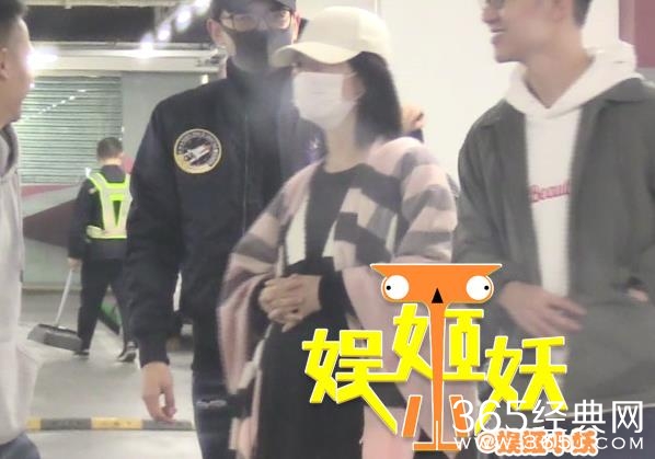 谢娜孕肚首曝光大到惊人  谢娜孕肚为什么那么大