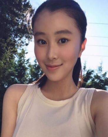 杨子与前妻15岁女儿近照曝光 杨子与前妻15岁女儿长什么样