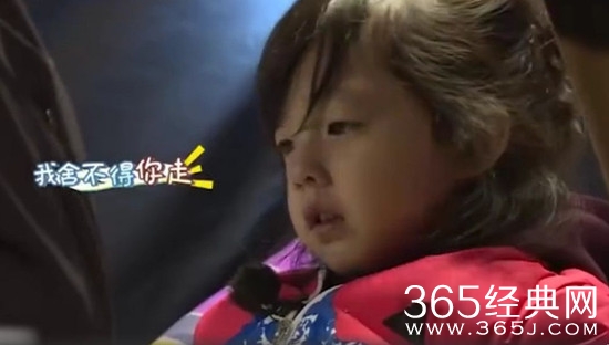 爸爸去哪儿5小泡芙不舍陈小春离开是哪一期 小泡芙不舍陈小春离开完整版片段观看