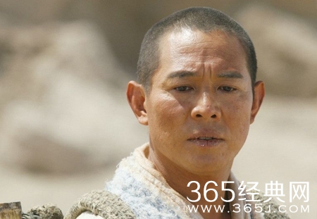 搭档周星驰李连杰，上过春晚，和老板隐婚生子，如今沦为十八线