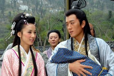 搭档周星驰李连杰，上过春晚，和老板隐婚生子，如今沦为十八线