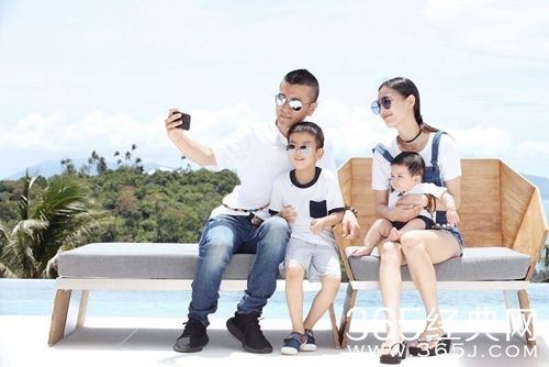 搭档周星驰李连杰，上过春晚，和老板隐婚生子，如今沦为十八线