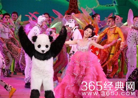 搭档周星驰李连杰，上过春晚，和老板隐婚生子，如今沦为十八线