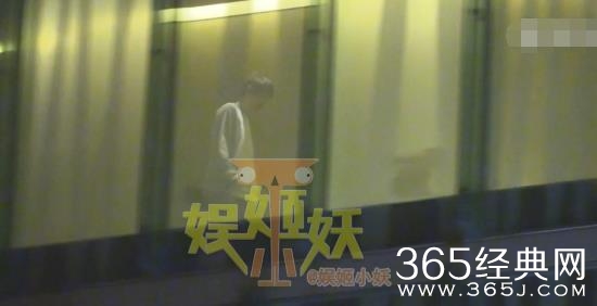 周冬雨当街掀男生衣服是什么情况 被掀衣服男生跟周冬雨什么关系