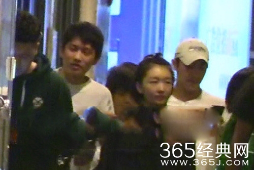 探班周冬雨的小鲜肉是谁 周冬雨有男朋友吗资料照片介绍