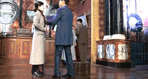 袁弘借胡歌安慰奚梦瑶是怎么回事 胡歌红毯摔倒视频集锦