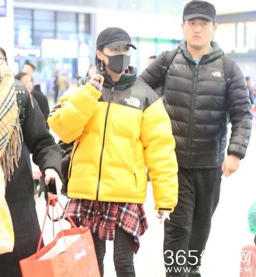 关晓彤为什么穿鹿晗的外套 关晓彤鹿晗已经同居了吗