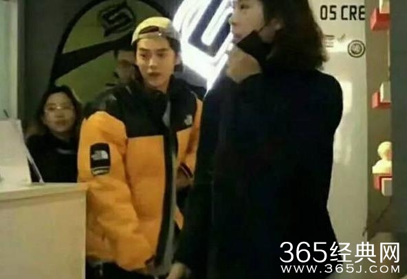 关晓彤为什么穿鹿晗的外套 关晓彤鹿晗已经同居了吗