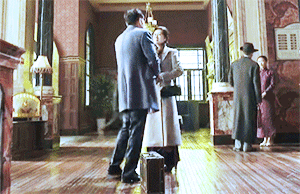 袁弘借胡歌安慰奚梦瑶是怎么回事 胡歌红毯摔倒视频集锦